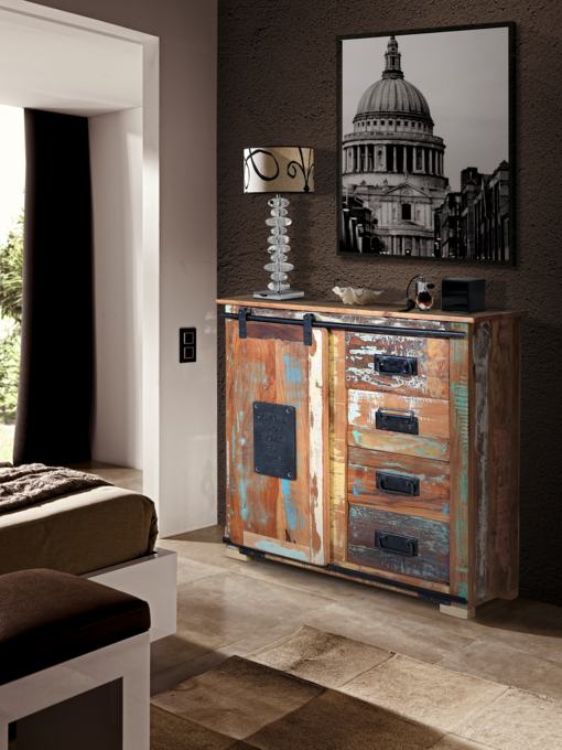 COMMODE